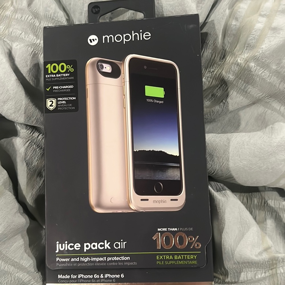 GOLD MOPHIE FOR THE IPHONE 6. COMES WITH ORIGINAL PAPERWORK AND WORKS EXCELLENT!